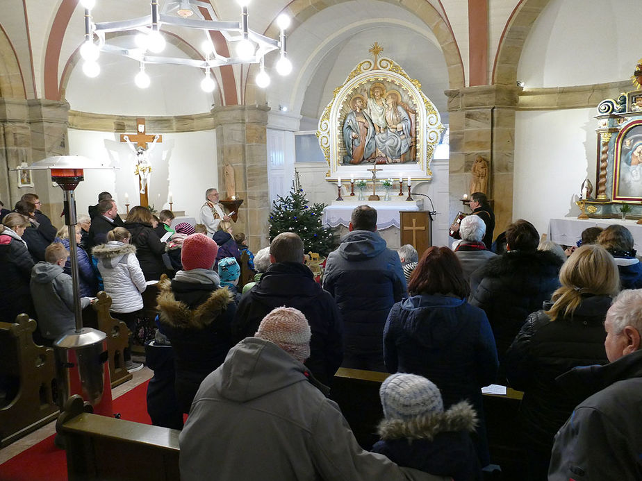 Krippenandacht mit Segnung der Kinder (Foto: Karl-Franz Thiede)